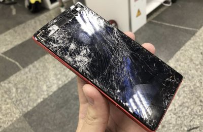 Повреждение дисплея телефона. Что делать?